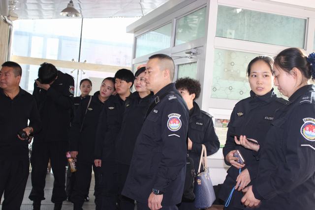 安检乌鲁木齐站观摩，学习