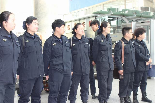安检乌鲁木齐站观摩，学习