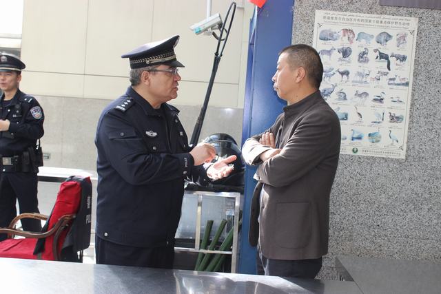 安检乌鲁木齐站观摩，学习