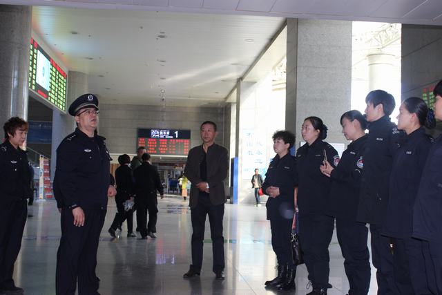 安检乌鲁木齐站观摩，学习