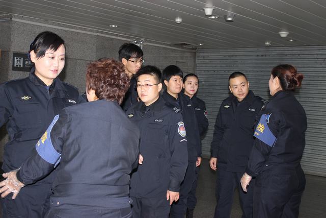 安检乌鲁木齐站观摩，学习