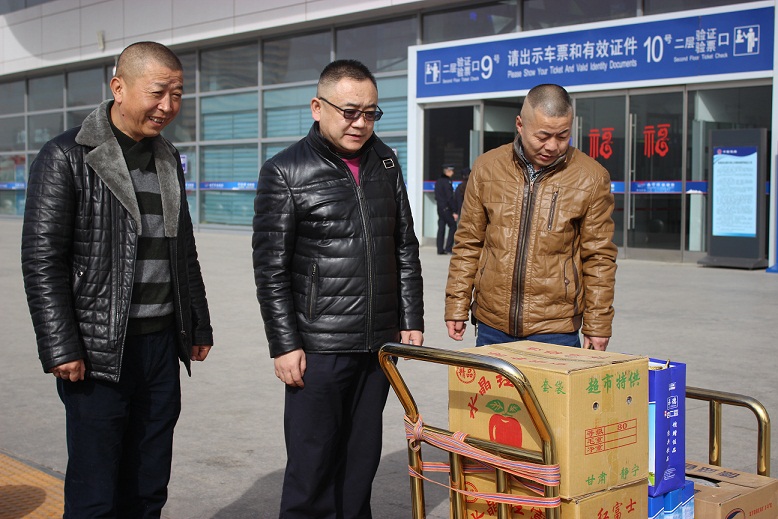 宁铁保安公司杨文山总经理携全体员工给全省人民拜年了